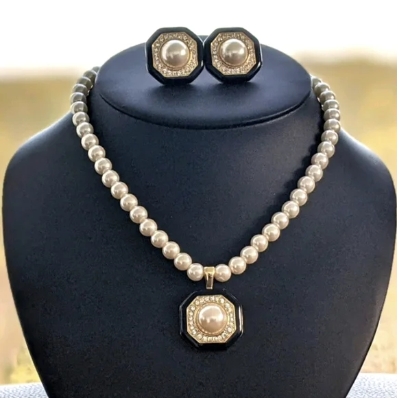 ERWIN PEARL Vintage Black Enamel Faux Pearl Rhinestone Pendant Choker Gold Tone - Picture 6 of 6